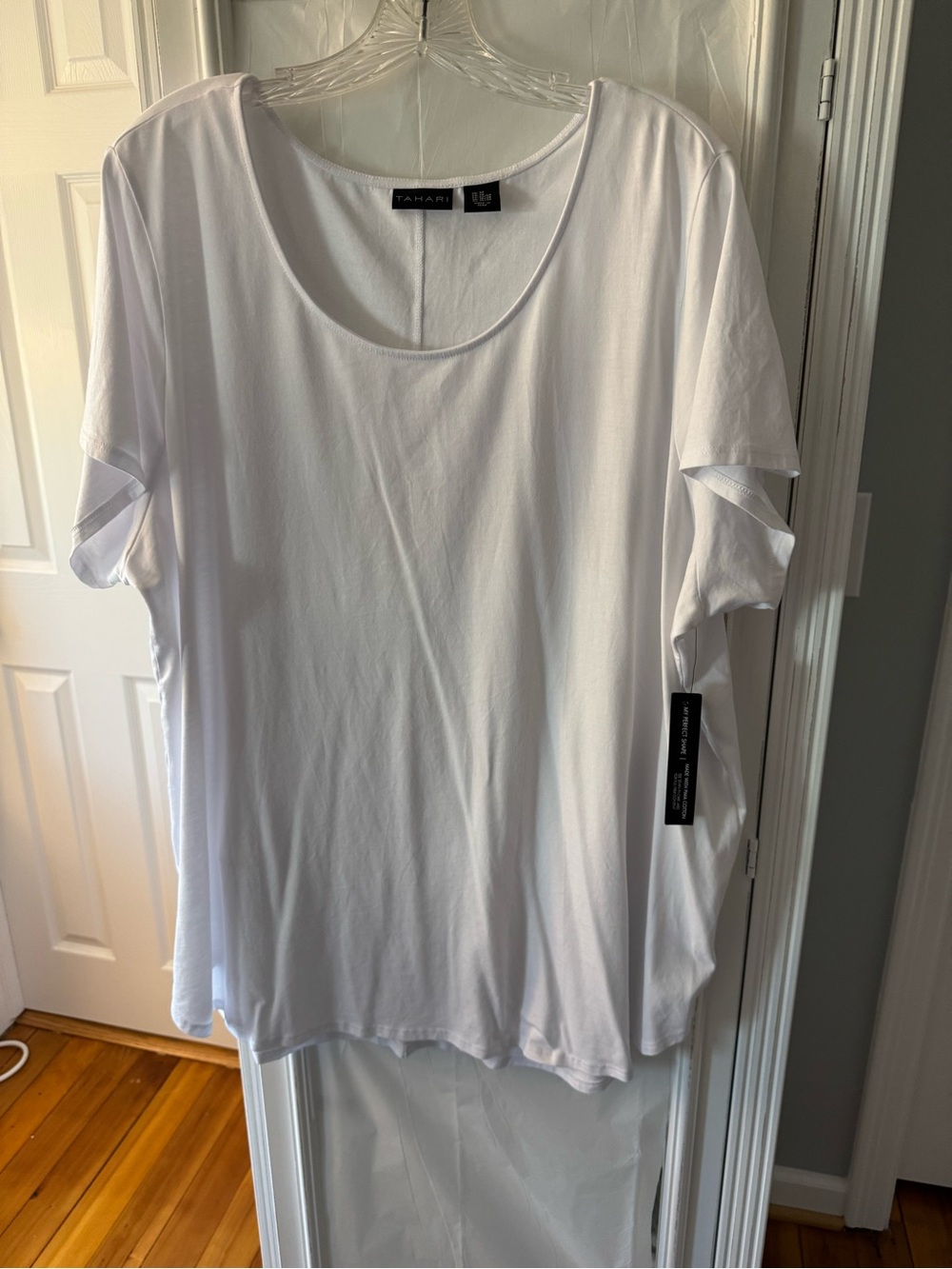 Tahari White Scoop Neck Short Sleeve Tee Size 3X